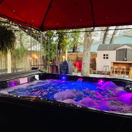 Tropical Casita In Tampa Near Airport And Raymond James Stadium